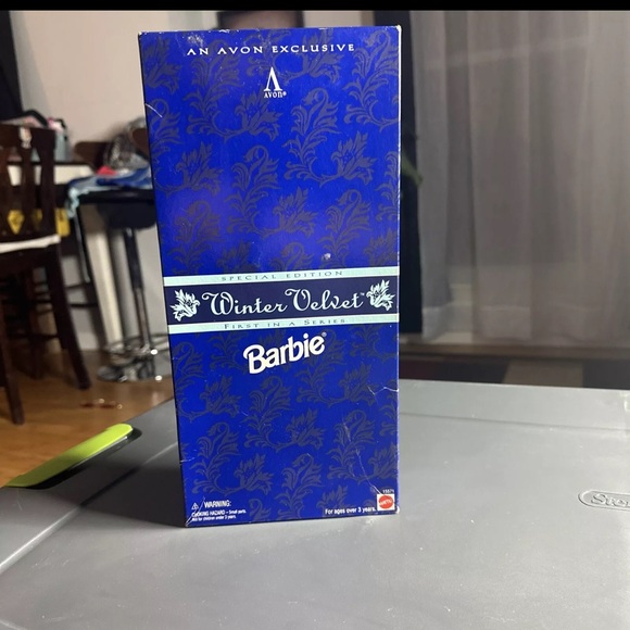 New in box Mattel 1995 Special Edition Avon Winter Velvet Barbie Doll #15571 - Picture 1 of 7